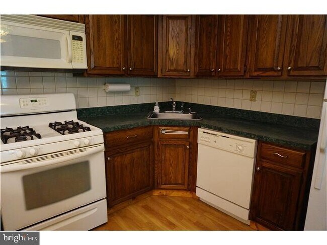 Foto del edificio - 96 Willow Ct