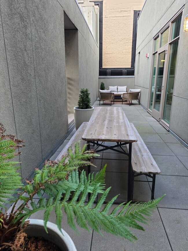 Foto del edificio - Elevated Living, Detached Vibes: Your Hayes Valley Sanctuary