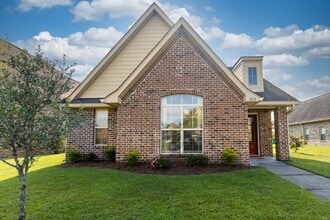 Building Photo - 515 Palm Breeze Dr