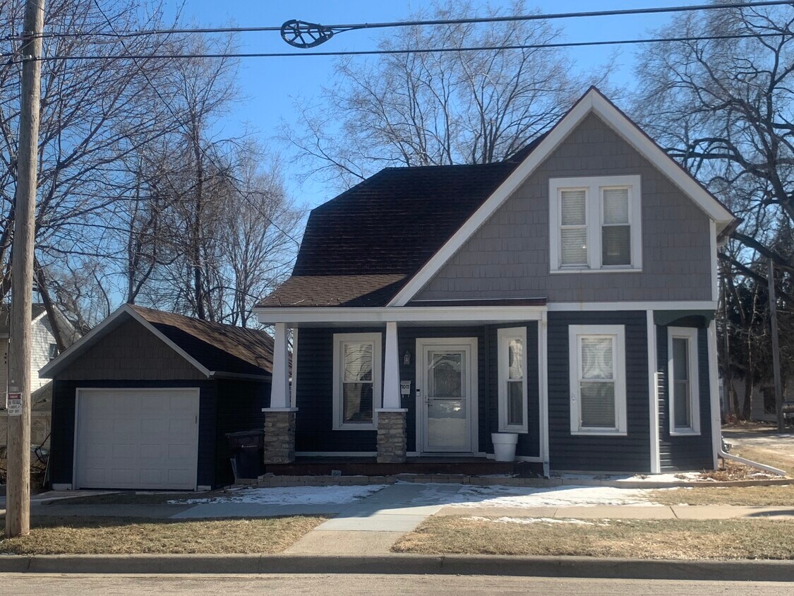 Primary Photo - 1011 Laurel Ave