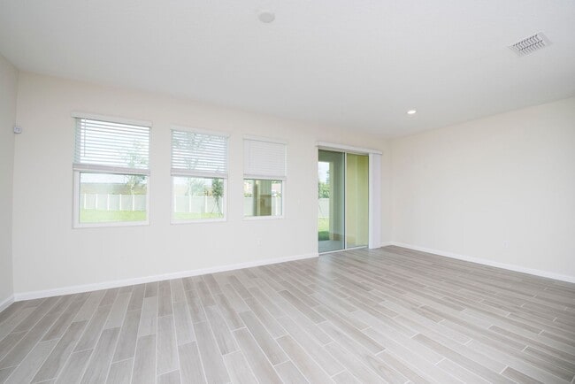 Building Photo - TOWNHOUSE 3 Bedrooms 2.5 Baths
