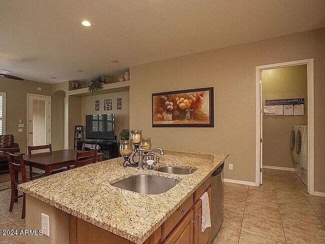 Building Photo - 9266 E Canyon View