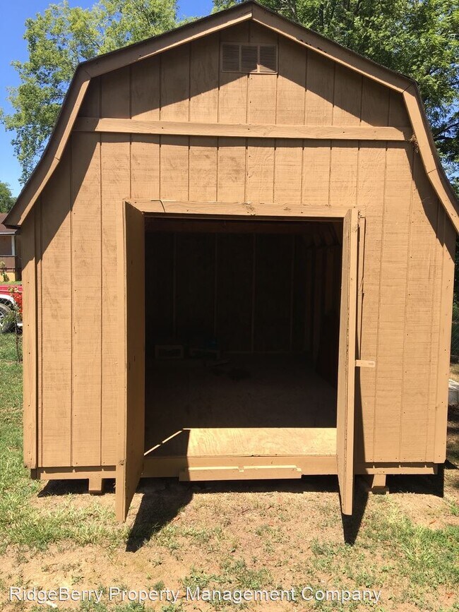 Building Photo - 3 br, 1 bath House - 2 Van Tassel Dr.