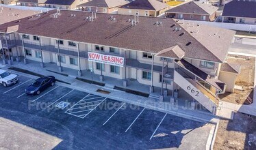 Building Photo - 662 Brookwillow Dr