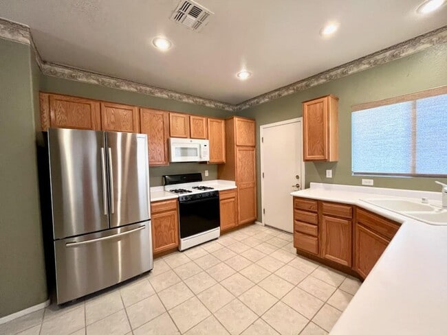 Building Photo - 55+ home in Sun City MacDonald Ranch - 2 b...