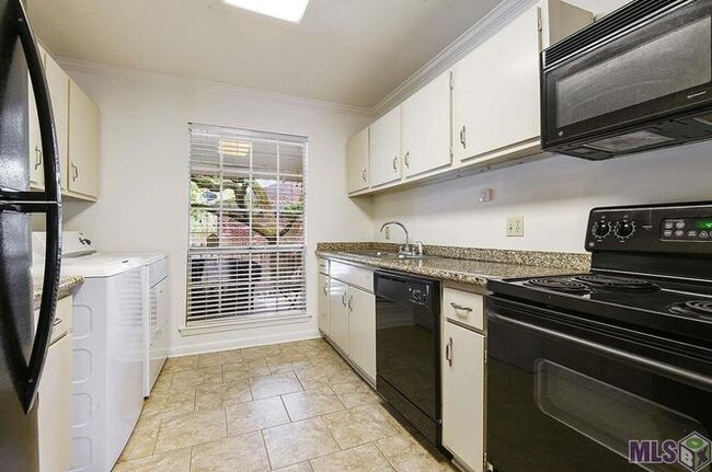 Kitchen - 10428 Jefferson Hwy