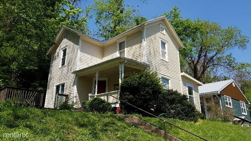 Primary Photo - 3 br, 1.5 bath House - 3 Spring St.