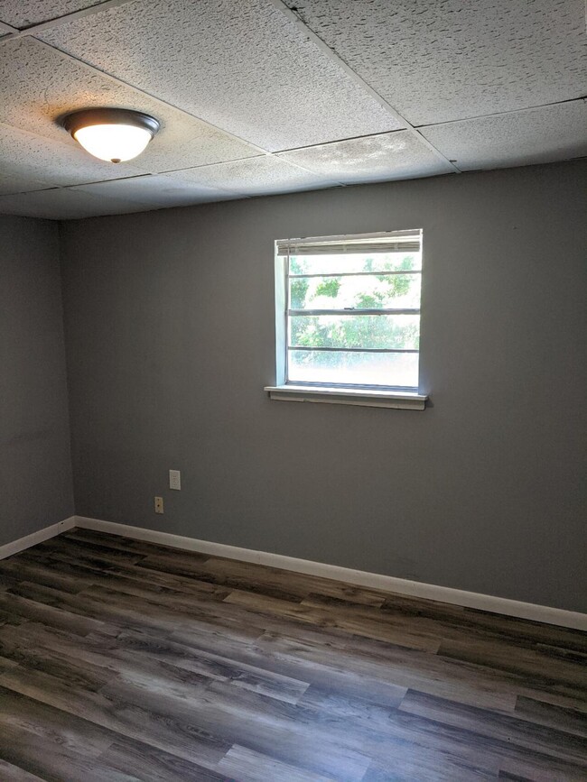 Building Photo - 1425 North Willow