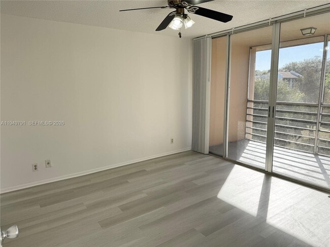 Building Photo - 9400 Live Oak Pl