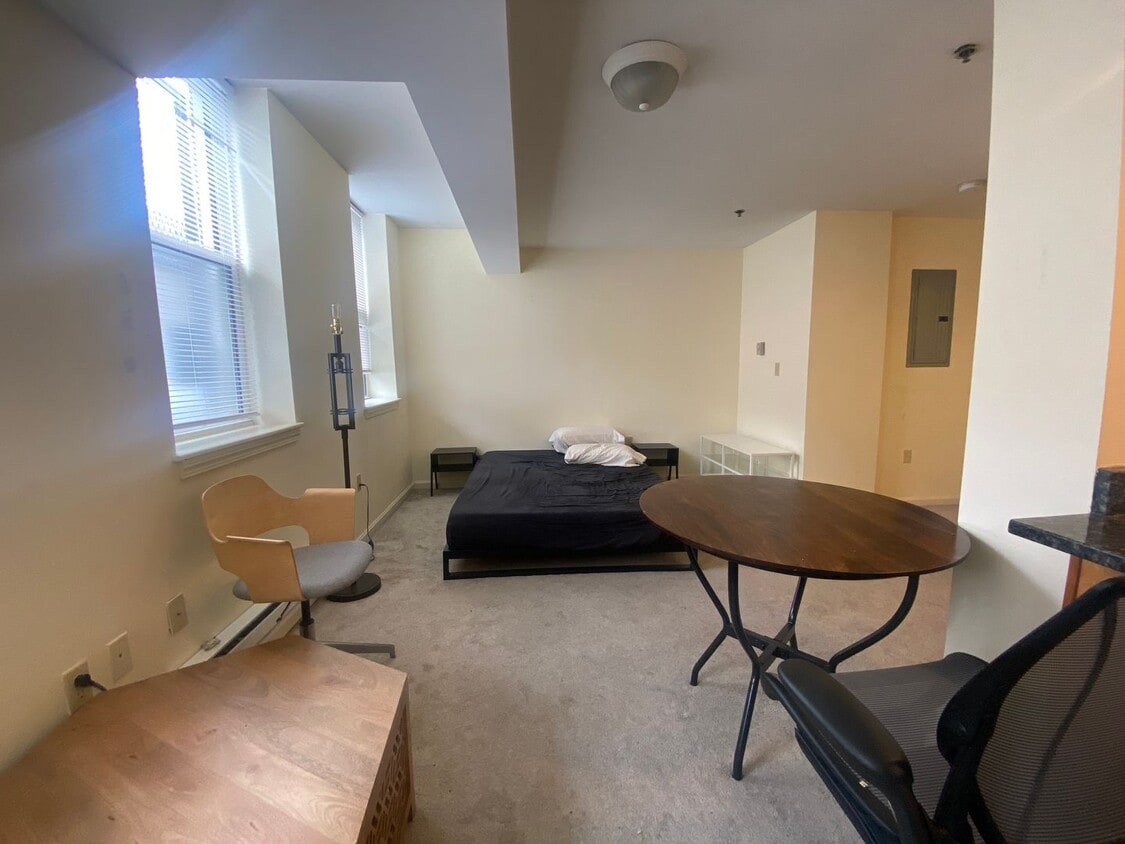 Foto principal - $2500 - Studio Apartment in Fenway - Avail...