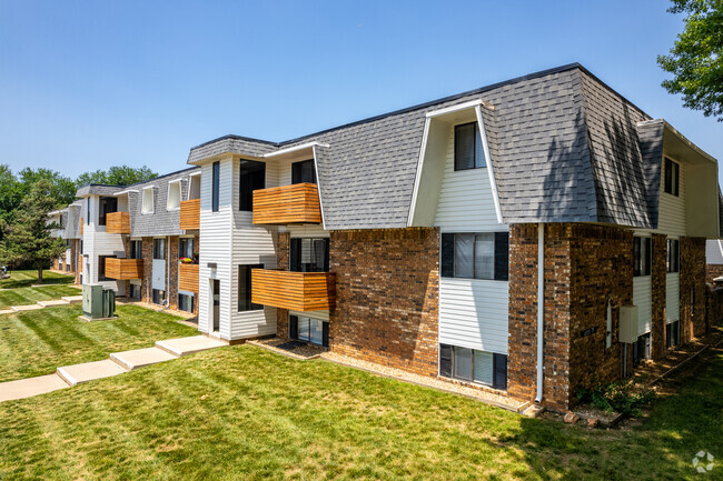 Building Photo - The Columns Apartments