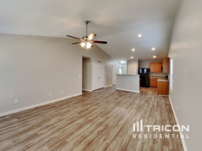 Building Photo - 304 Kendall Dr