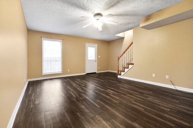 Building Photo - Pet Friendly Two Bedroom!