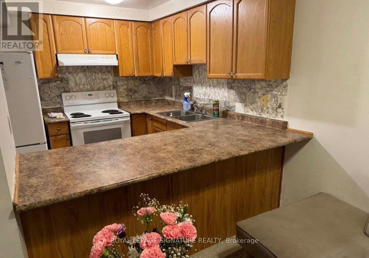 Building Photo - 1585 Avonmore Square