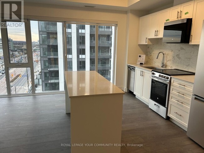 Building Photo - 715 Davis Dr