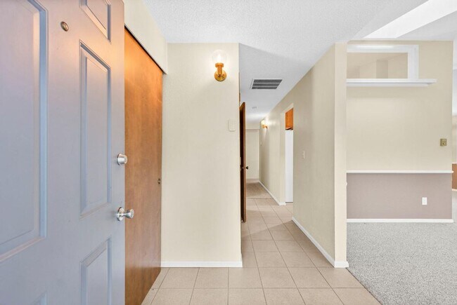 Foto del edificio - Charming Tacoma Home with A/C, RV Parking, Workshop & Skylit Living Room