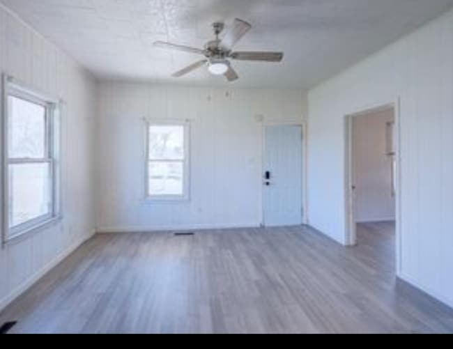 Building Photo - 410 E Taylor Ave