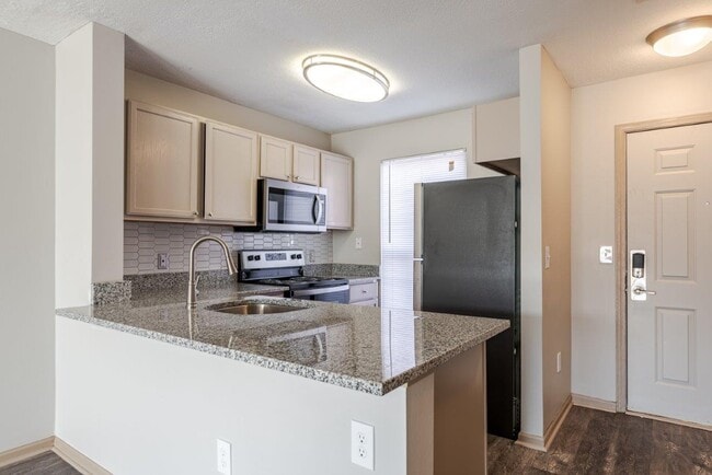 Building Photo - Eastpointe Lakes Apartments and Townhomes
