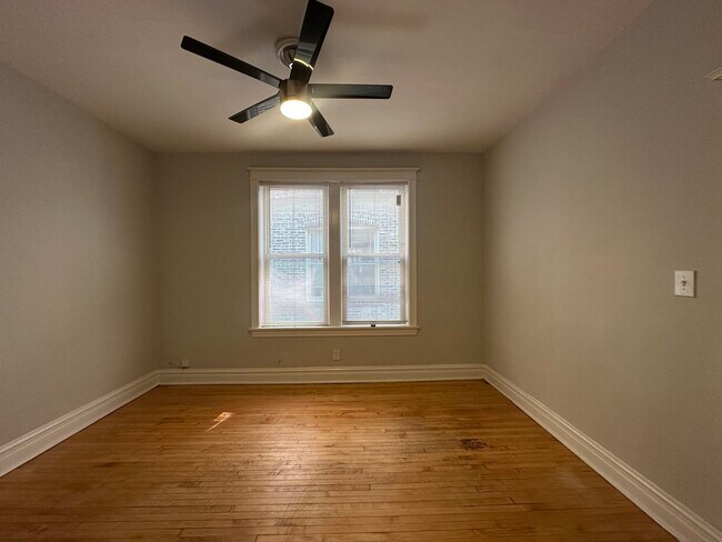 Foto del edificio - 2613 W Augusta Blvd