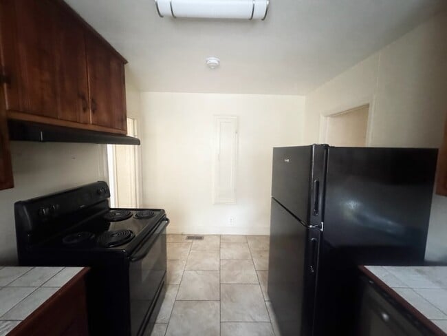 Foto del edificio - 1340 Burton Ave