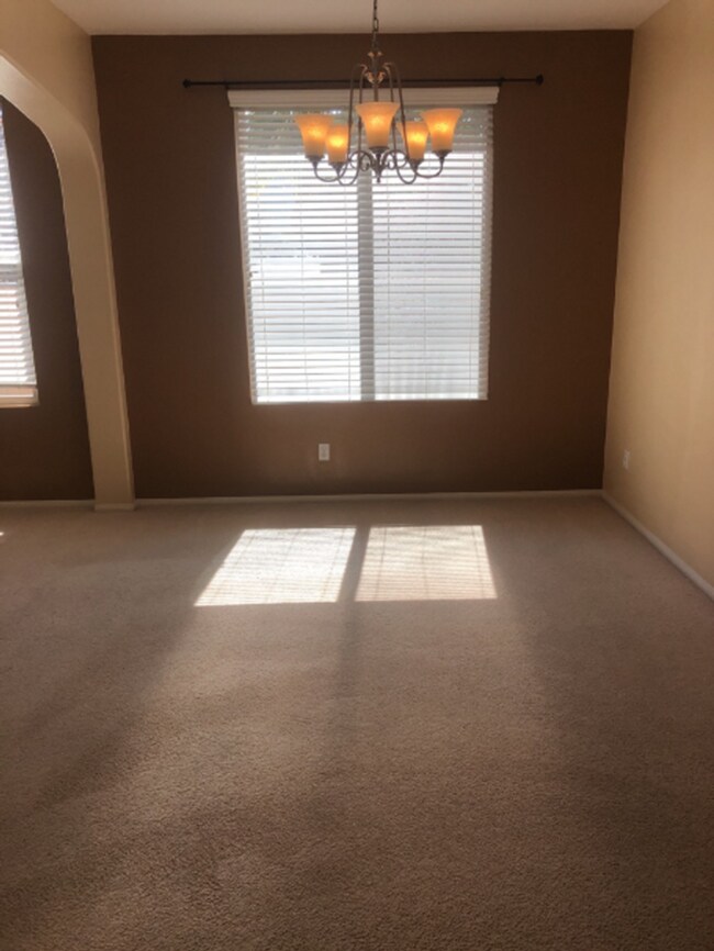 Building Photo - Stunning 4 BR 3 BA Wolf Creek Home