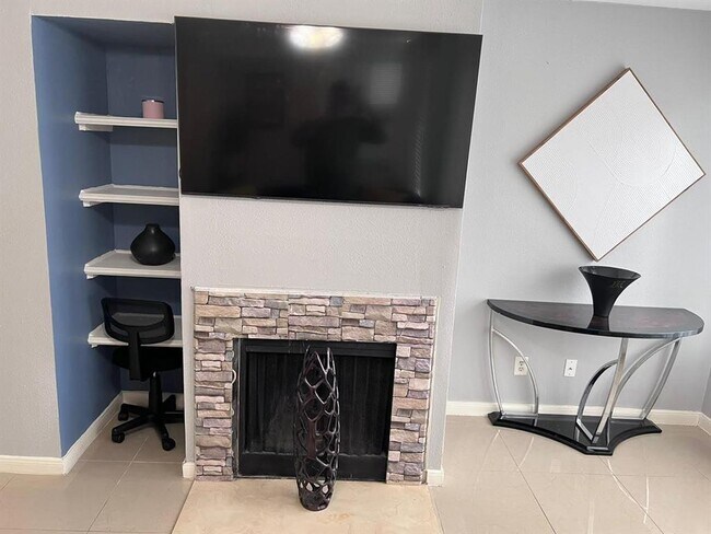 Foto del edificio - 12100 Overbrook Ln