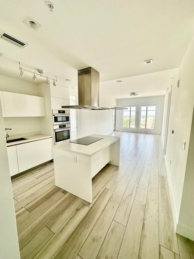 Building Photo - 155 E Boca Raton Rd