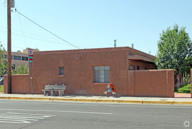 Foto del edificio - 1630 Dr Martin Luther King Jr Ave NE