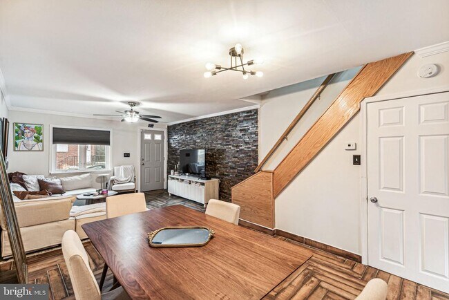 Building Photo - 2543 S Warnock St