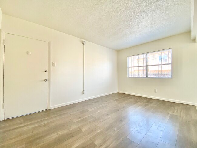 Building Photo - 10626 S Budlong Ave