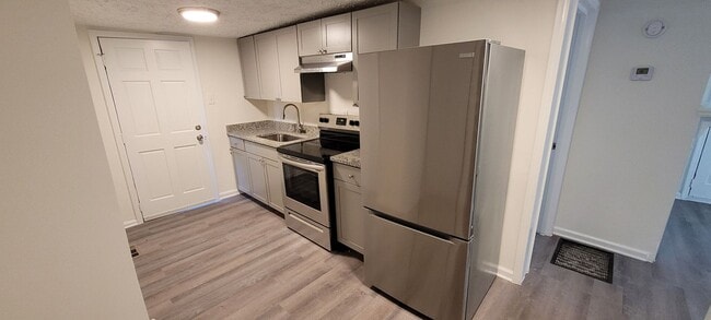 Building Photo - 411 Pinecrest Dr