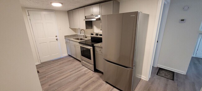 Foto del edificio - 411 Pinecrest Dr