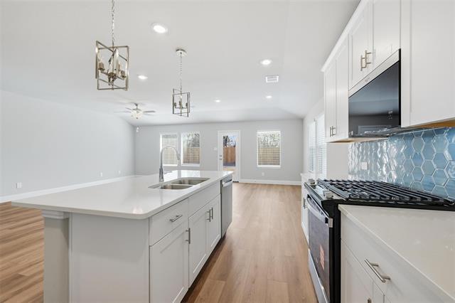 Foto del edificio - 407 Midnight Oak Dr