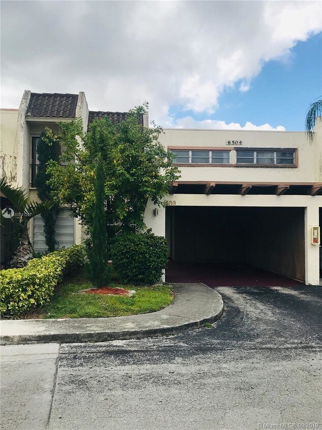 Foto principal - 6504 Kendale Lakes Dr