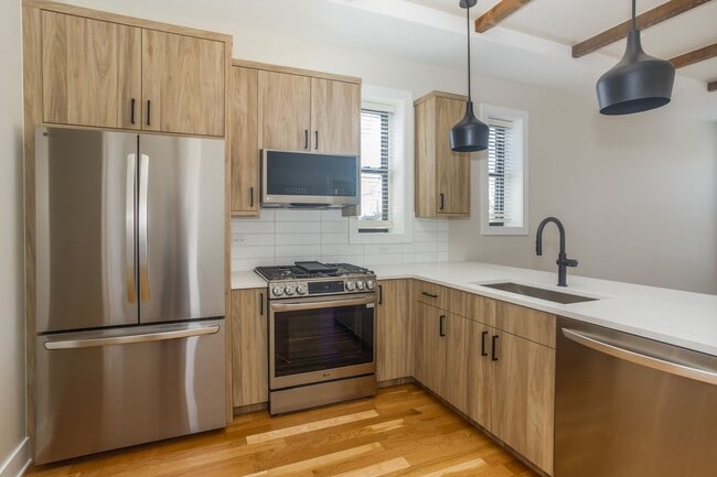 Foto del edificio - 4954 N Oakley Ave