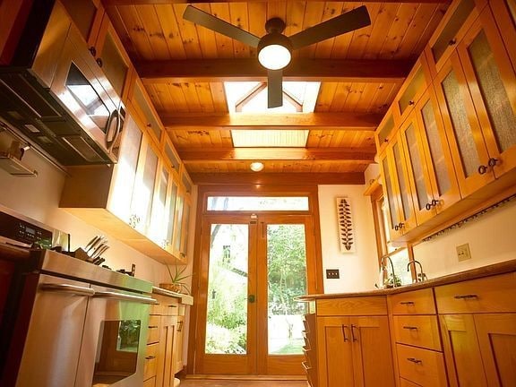 Building Photo - Beautiful Home