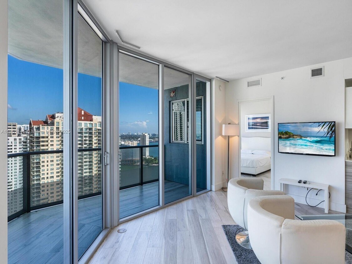 Foto principal - 1300 Brickell Bay Dr