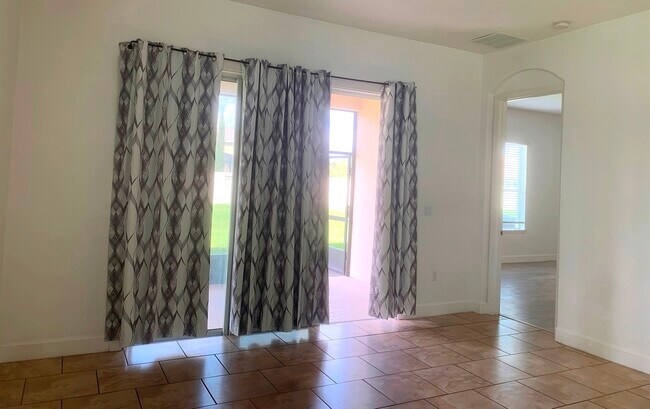 Building Photo - 2812 Plymouth PIace