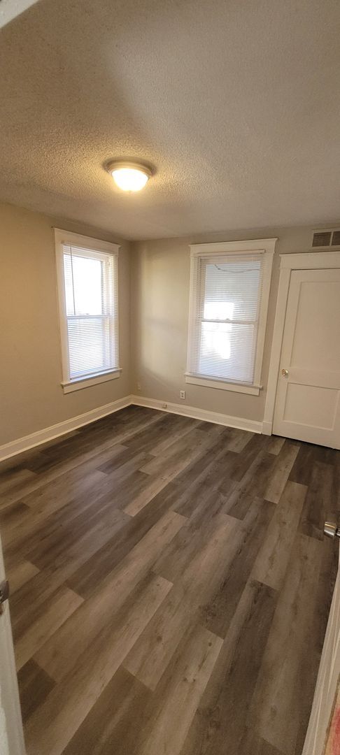 Foto del edificio - 2833 Olive St | 4 Bed, 1 Bath | 1600 SQ Ft