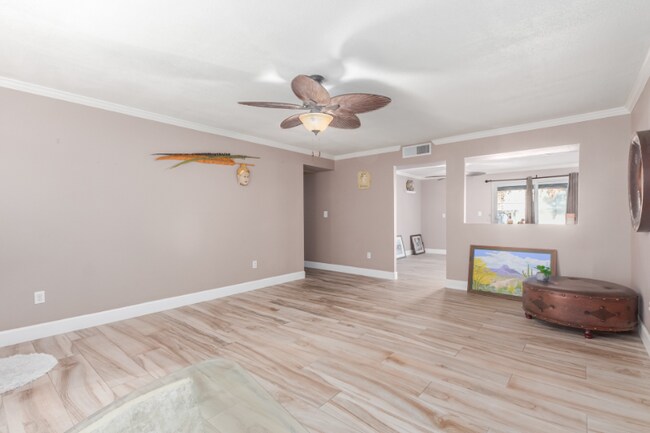 Building Photo - 3232 E Poinsettia Dr