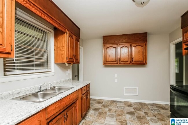 Building Photo - 1044 Southwood Dr