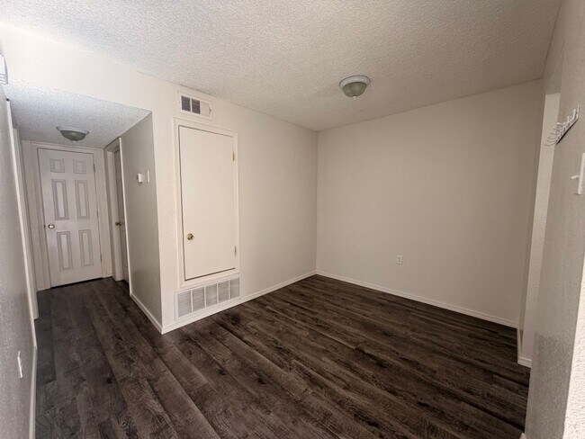 Foto del edificio - 1811 W Jackson Ave