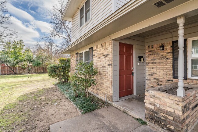 Foto del edificio - Charming Duplex in Arlington *** Move In S...