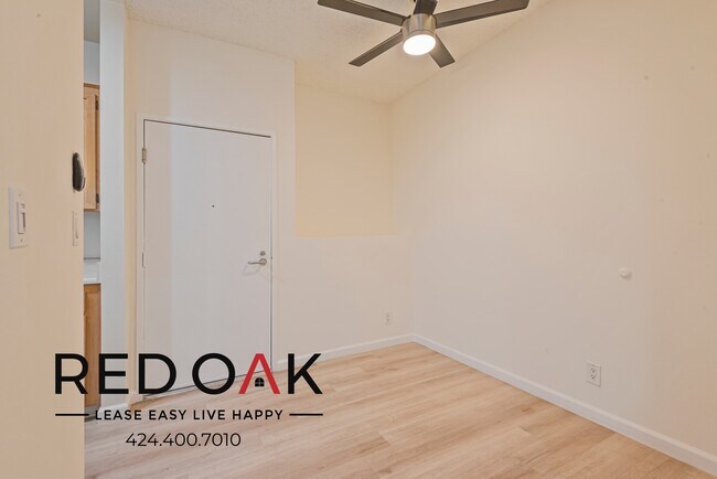 Foto del edificio - Recently Redone Junior/One Bedroom with Ai...