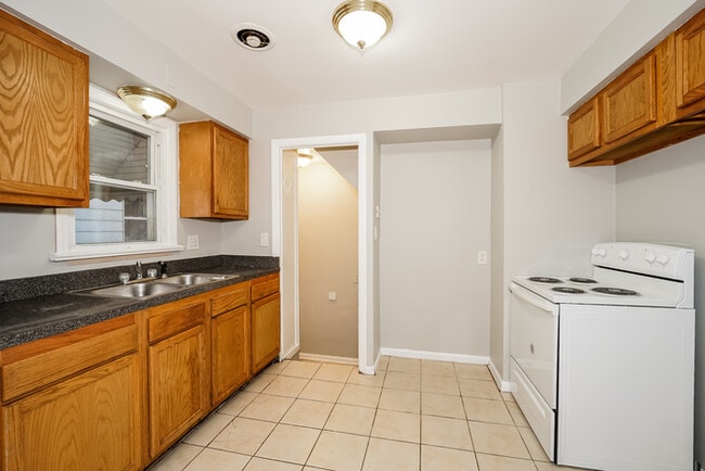 Building Photo - 18505 Maple Heights Blvd