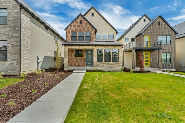 Building Photo - 3 Bedroom 2.5 Bathroom Home in Eagle Mountain!