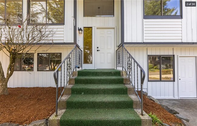 Building Photo - Spacious remodeled 4 Bedroom home availabl...