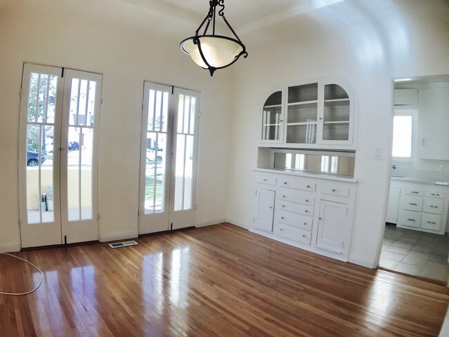 Foto del edificio - SFM Remodeled Home In Glendale with a Larg...