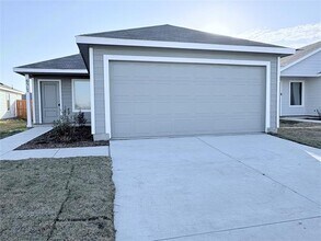 Building Photo - 6517 Glade St