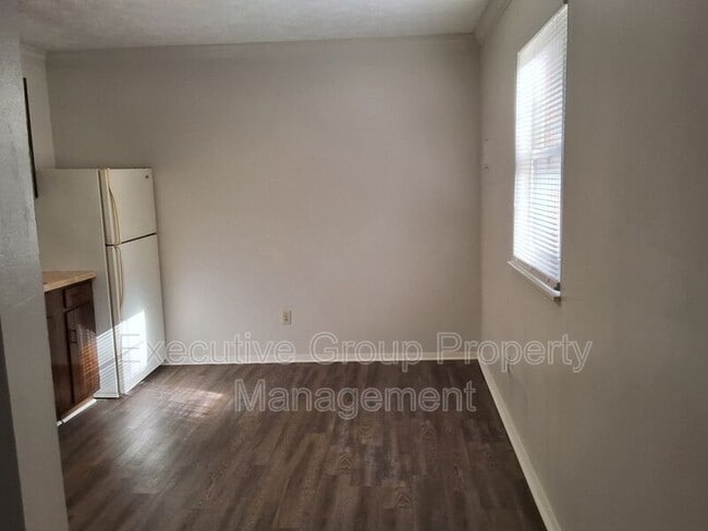 Building Photo - 1090-4 Evelyn Drive